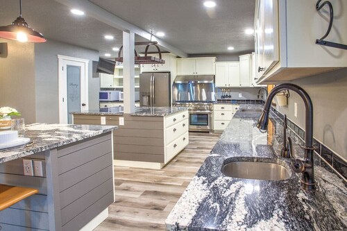 Mid Century-Modern Suite at Country Way Inn