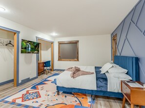 Escritorio, wifi gratis, ropa de cama