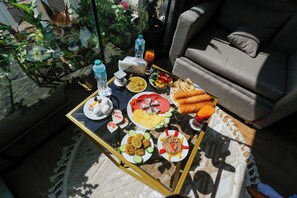 Free daily continental breakfast  - Pyramids Moon Hotel  (Giza)