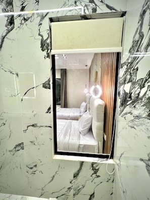 Deluxe Double or Twin Room | Bathroom