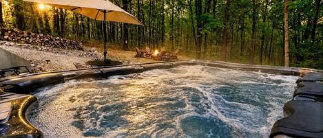 Outdoor spa tub