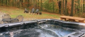Bourbon Trail Cabin • Sleeps 10 • A+ Rated Comfort • Spacious & Secluded Retreat