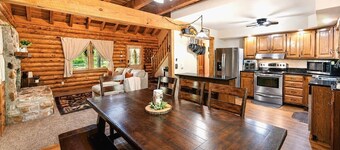 15 min from Louisville • KING Bed • Spacious & Private • 9 Person Luxury Hot tub