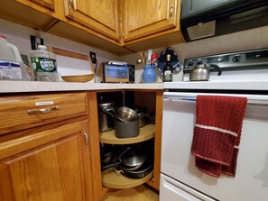 冰箱、微波炉、烤箱、炉灶