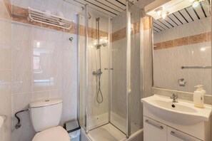 Room, 1 Bedroom | Bathroom - Room-one Bedroom Apartment Near North S (Brussels)