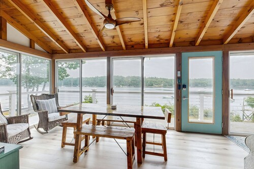 Charming Oceanfront Home with Stunning Water Views and Wifi