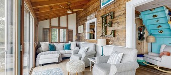 Charming Oceanfront Home with Stunning Water Views and Wifi