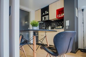 Basic Apartment | Private kitchen | Full-sized fridge, microwave, oven, stovetop -  Almagro Spot by Andes+ (Santiago)