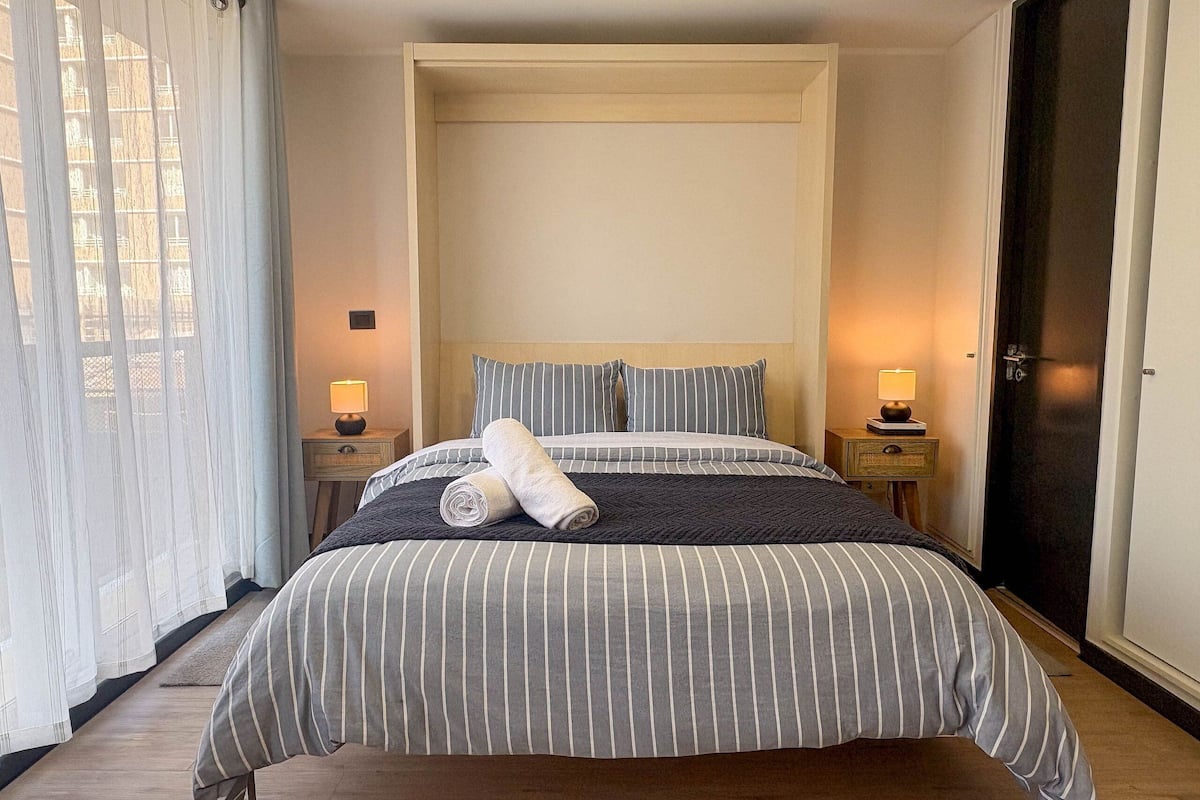 Cortinas blackout, tabla de planchar con plancha y wifi gratis