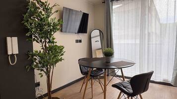 Basic Apartment | Dining