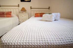 Townhome, Balcony, Beach View | 4 bedrooms, iron/ironing board, free WiFi - Urban Beach - Casa Amarela (Carvoeiro)