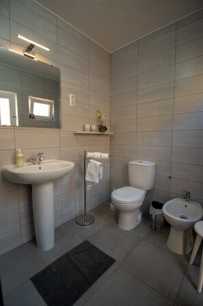Townhome, Balcony, Beach View | Bathroom - Urban Beach - Casa Amarela (Carvoeiro)