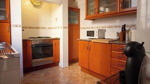 Casa adosada, balcón, vistas a la playa | Cocina privada