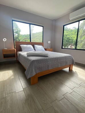 2 Schlafzimmer, Schreibtisch, Bügeleisen/Bügelbrett, kostenloses WLAN