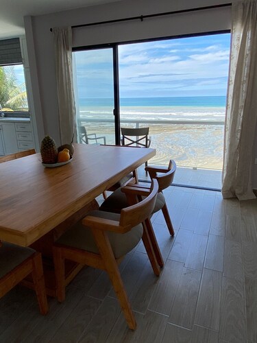 Stunning beachfront 2 bedrooms luxury home