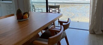 Stunning beachfront 2 bedrooms luxury home