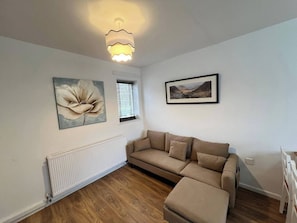Living area - Birmingham - 2 Beds - Sleeps 5 - Onsite Parking (Birmingham)