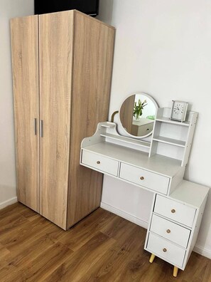 Interior - Birmingham - 2 Beds - Sleeps 5 - Onsite Parking (Birmingham)