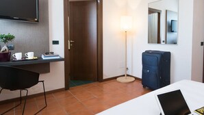 Habitación doble superior | Caja de seguridad en la habitación y escritorio 
