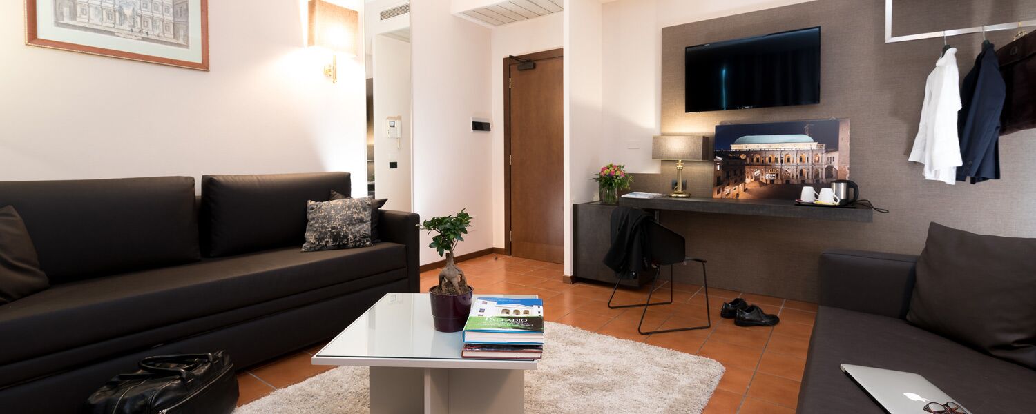 Suite | Una cassaforte in camera, una scrivania, postazione laptop