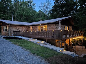 Exterior - Charming 2-bedroom house with all the comforts of home.  Fully Remodeled! (Highway)