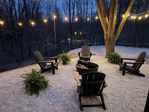 Property grounds - Charming 2-bedroom house with all the comforts of home. Fully Remodeled! (Highway)