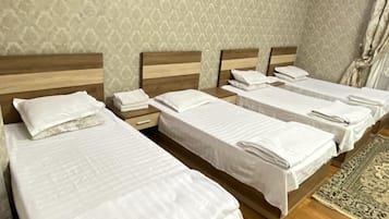 Luxury-Vierbettzimmer, Stadtblick | Kostenloses WLAN