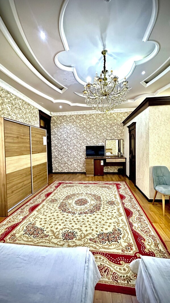 Luxury Quadruple Room, City View