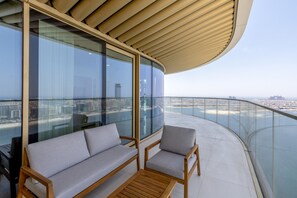 Apartment | 3 bedrooms - Waterfront Living w Unparalleled Sea Palm Vws (Dubai)