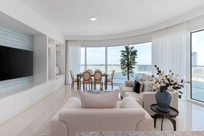 Apartment | 3 bedrooms - Waterfront Living w Unparalleled Sea Palm Vws (Dubai)