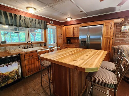 Rustic Red Cabin on Kerr Lake