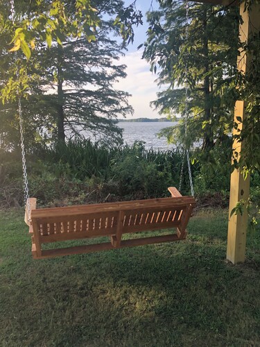 Charming 2-bedroom waterfront cottage on Reelfoot Lake in Samburg, TN