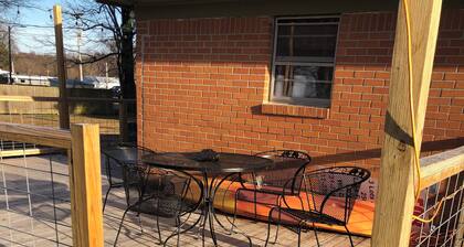 Charming 2-bedroom waterfront cottage on Reelfoot Lake in Samburg, TN
