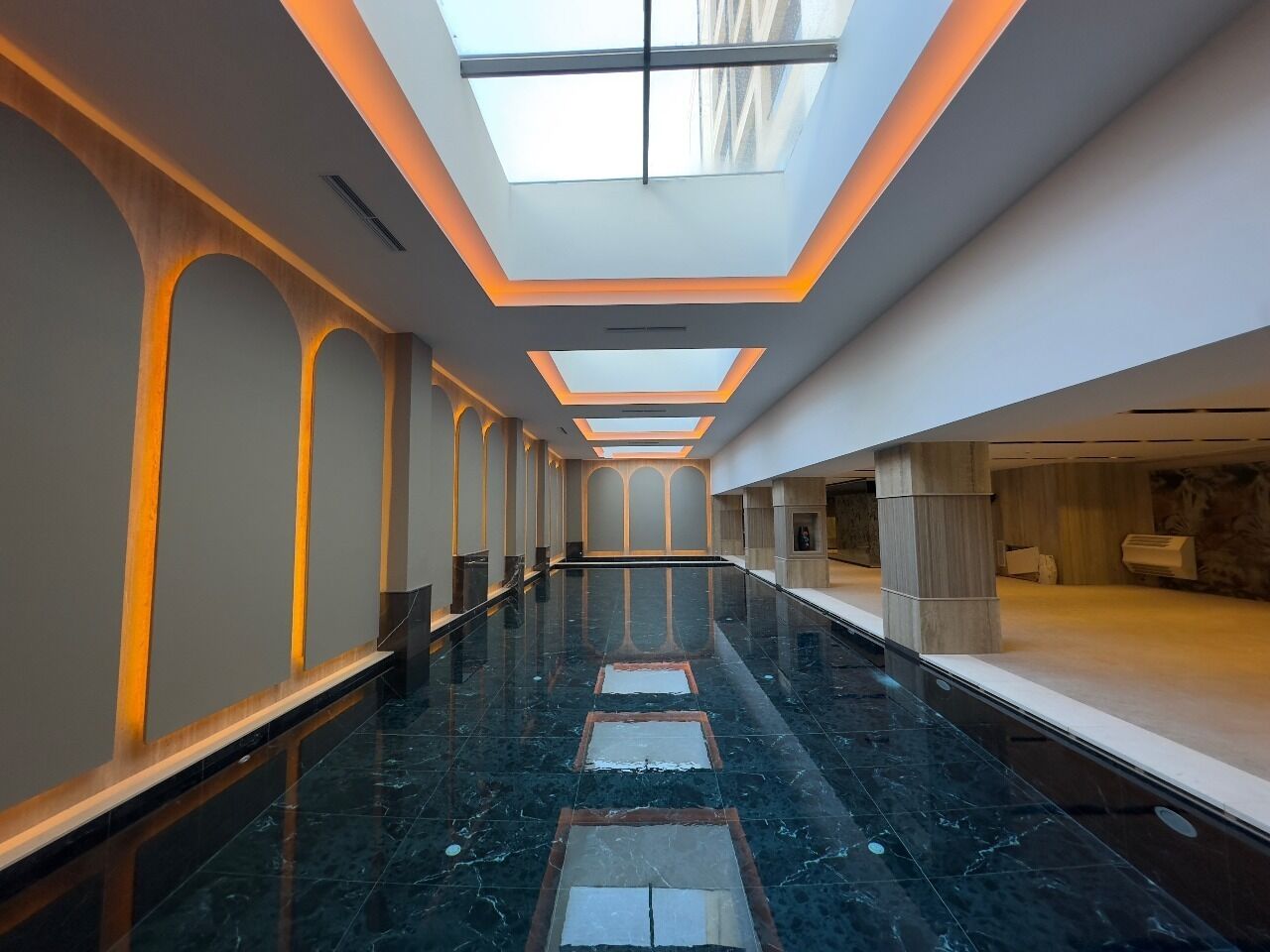 季节性开放的室外游泳池