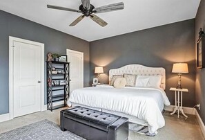 3 chambres, coffres-forts dans les chambres, bureau, Wi-Fi