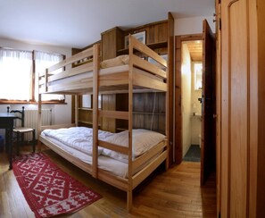 2 camere, ferro/asse da stiro, culla da viaggio, lenzuola