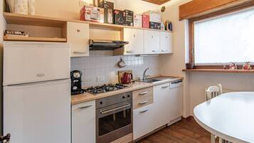 Kühlschrank, Ofen, Herdplatte, Geschirrspüler