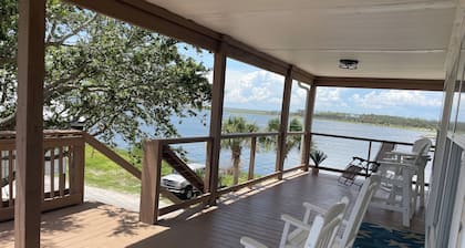 Canal-Front retreat in Sunny Florida with Beautiful Gulf Views