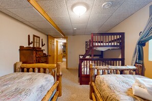 3 habitaciones, tabla de planchar con plancha, internet y ropa de cama 