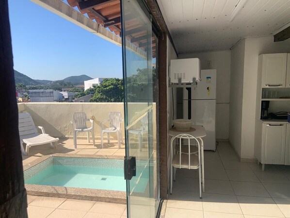 Familie appartement | Privékeuken | Een koelkast, een microgolfoven, een oven, een kookplaat