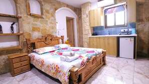 Individuelt dekorert, individuelt innredet, skrivebord og lydisolert