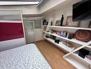 3 habitaciones, tabla de planchar con plancha, wifi y ropa de cama 