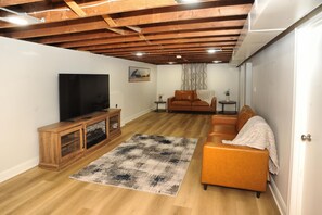 Smart-TV, Kamin, Arbeitsbereiche