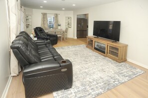 Smart-TV, Kamin, Arbeitsbereiche