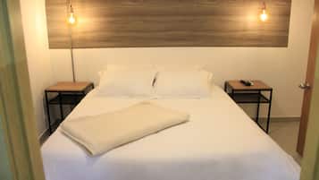 3 bedrooms, in-room safe, WiFi, bed sheets