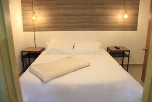 3 bedrooms, in-room safe, WiFi, bed sheets