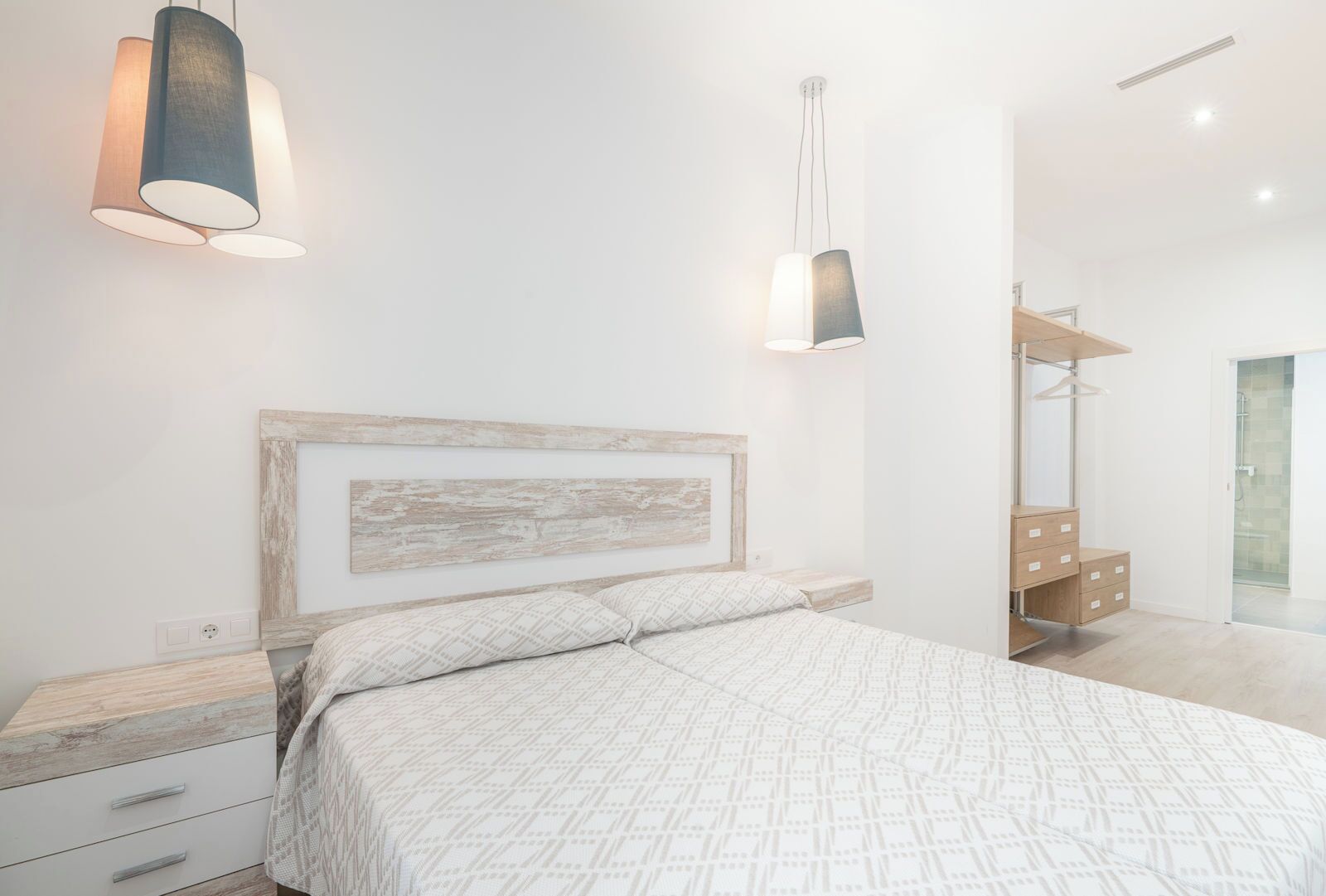 3 slaapkamers, een strijkplank/strijkijzer, wifi, beddengoed