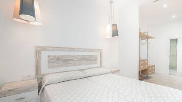 3 slaapkamers, een strijkplank/strijkijzer, wifi, beddengoed