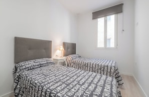 3 室のベッドルーム、アイロン / アイロン台、WiFi、ベッドシーツ