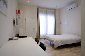 1 chambre, fer et planche à repasser, Wi-Fi, literie fournie